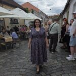Rochia Maria bleumarin cu floricele roz