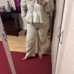 Pantalon raiat de catifea off white gray