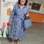 Rochia DORINA din vâscoză bleu cu flori albe brodate